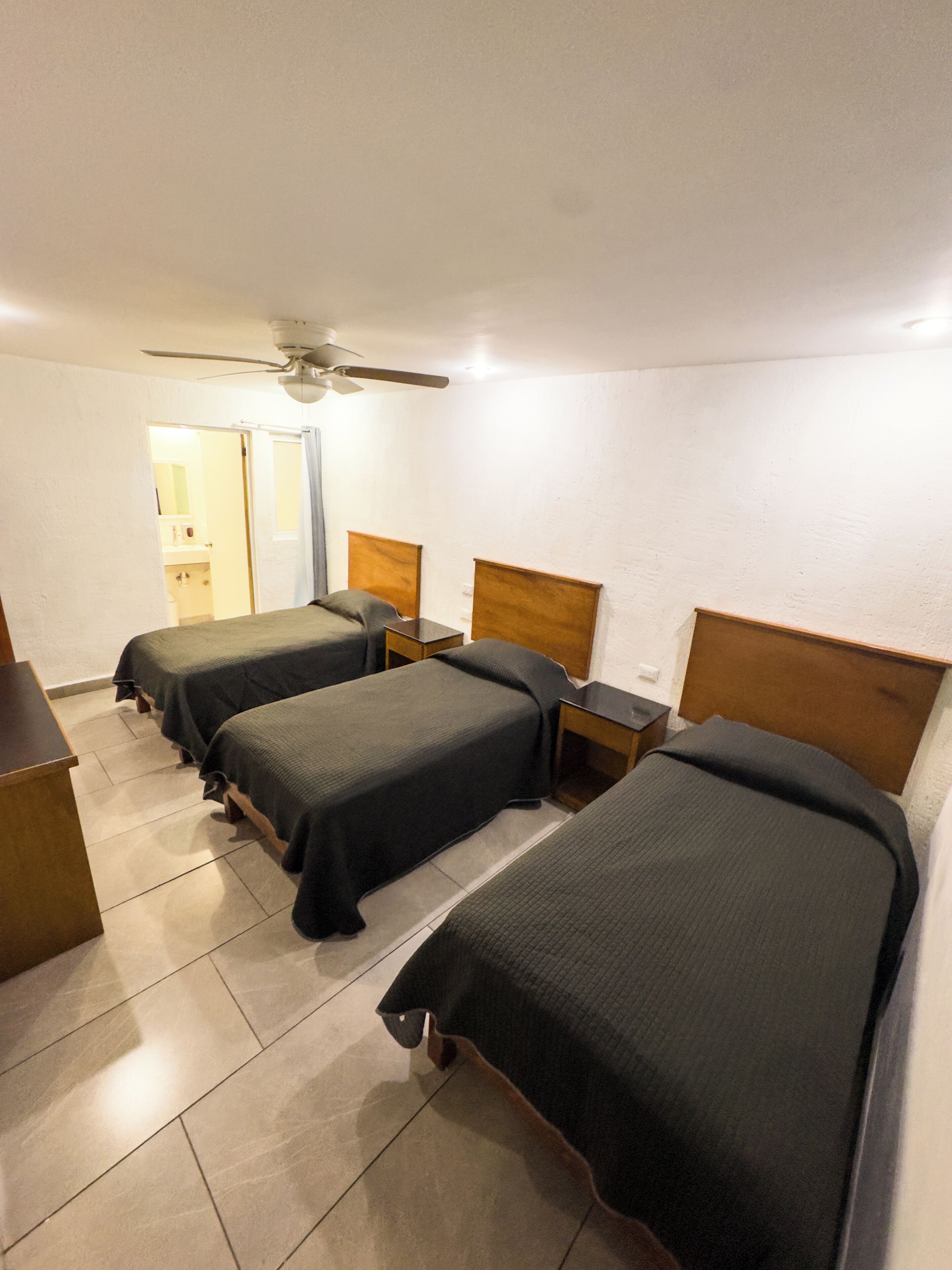 Kolmen hengen superior-huone