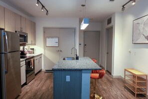 Private kitchen - 2-Bedroom Luxury Apartment in Dallas (Dallas)