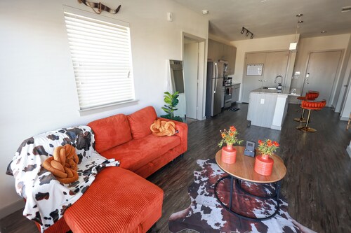 2-Bedroom Luxury Apartment in Dallas