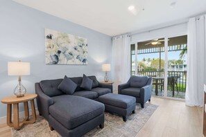 TV, offices - #1226 - Updated -Sleeps 6 - Close to Pool and Gym (Naples)
