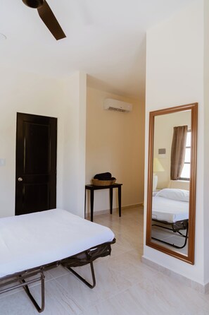 Family Suite, City View | Living room - Saules Armonía (Cancún)