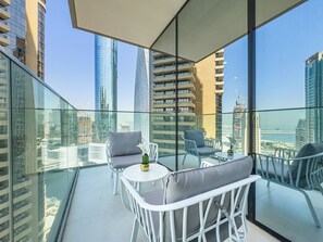 Property grounds - LIV Marina | Elegant 2BR Palm and Sea View (Dubai)