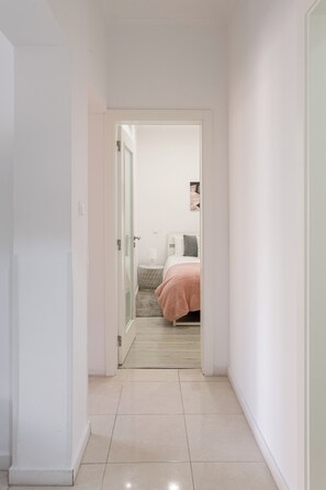 2 bedrooms, iron/ironing board, Internet, bed sheets - Graça Secret Village – 2BR Retreat (Lisbon)
