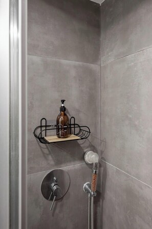 Hair dryer, towels - Cosy Apartment in Arroios (Lisbon)