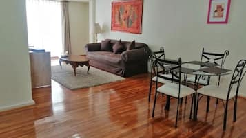 Family Apartment, City View | Living area