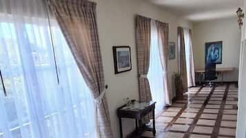 Familieleilighet, 2 soverom, byutsikt | Oppholdsområde