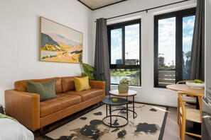 TV - Trendy Studio Apartment | Waterside Retreat (Cape Town)