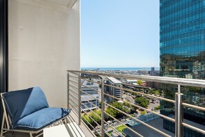 Property grounds - Luxurious Apartment With View | Pool and Gym (Cape Town)