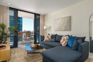 TV - Luxurious Apartment With View | Pool and Gym (Cape Town)