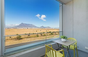 Outdoor dining - Mountain View Luxe | Modern Century City Stay (Cape Town)