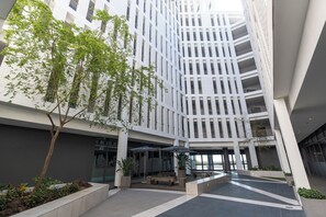 Exterior - Mountain View Luxe | Modern Century City Stay (Cape Town)