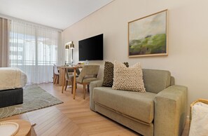 TV - Dolce Vita Retreat | Natural, Calm and Luxe (Cape Town)