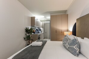 In-room safe, iron/ironing board, Internet, bed sheets - The Rosebank Edit | Stylish Studio Stay (Johannesburg)