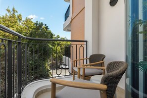 Terrace/patio - Designer Apartment in Vredehoek | Mountain Views (Cape Town)