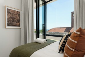 1 bedroom, iron/ironing board, Internet, bed sheets - Modern 1 Bedroom Apartment in Green Point (Cape Town)