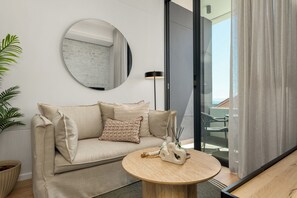 TV - Modern 1 Bedroom Apartment in Green Point (Cape Town)