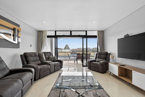 Palm Boulevard 404 | 3Bed Luxury - Gateway