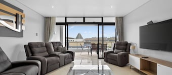 Palm Boulevard 404 | 3Bed Luxury - Gateway