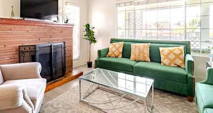 Guest Favorite Spacious Home w/ huge Yard, Sleeps 15, Near Dining & Attractions