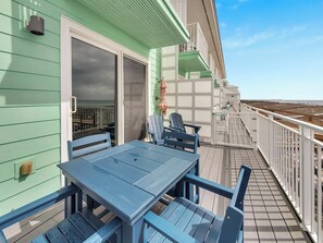 Outdoor dining - Southern Sunshine, Beachfront Living  Fully Updated & Steps to the Sand (Navarre Beach)