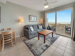 TV - Southern Sunshine, Beachfront Living  Fully Updated & Steps to the Sand (Navarre Beach)