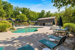 Pool - Wooded Lake of the Ozarks Studio w/ Pool Access (Osage Beach)