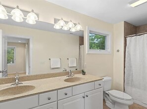 Towels - Spacious Coastal Home Near Bethany Beach (Bethany Beach)