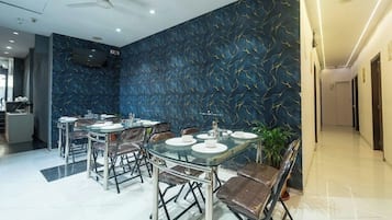 Habitación doble Deluxe | Comedor