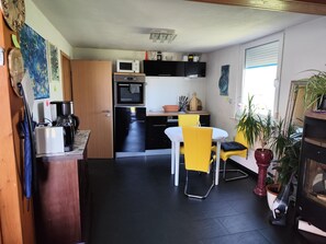 Fridge, microwave, oven, stovetop - Vacation home Altwarp Meerblick, Mecklenburg- Vorpo, dog allowed, 2 persons (Altwarp)