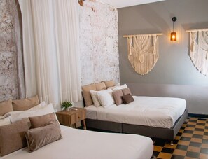 Egyptian cotton sheets, premium bedding, down duvets, Tempur-Pedic beds - Casa Martha by Zakher (Cartagena)