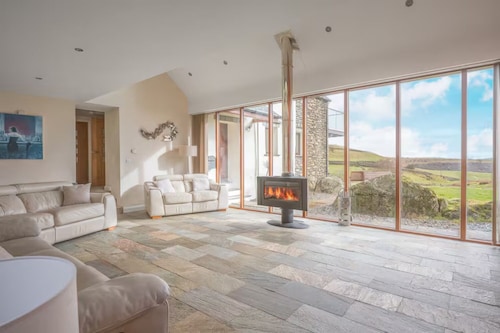 Spacious Barn Conversion | 4 Bedroom + Hot Tub  - Pass the Keys