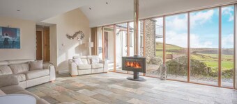 Spacious Barn Conversion | 4 Bedroom + Hot Tub  - Pass the Keys