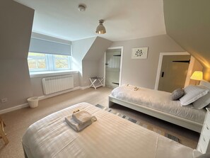 4 Schlafzimmer, Bügeleisen/Bügelbrett, kostenloses WLAN, Bettwäsche