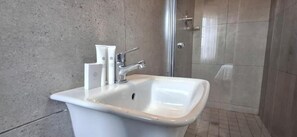 Bathroom - Neema Lodge (Boksburg)