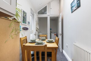 Dining - Stylish York Home | Free Parking | Sleeps 4 - Pass the Keys (York)