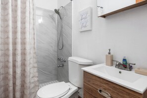 Apartment | Bathroom | Free toiletries, towels, soap, shampoo - Castellana by Otium (Carolina)