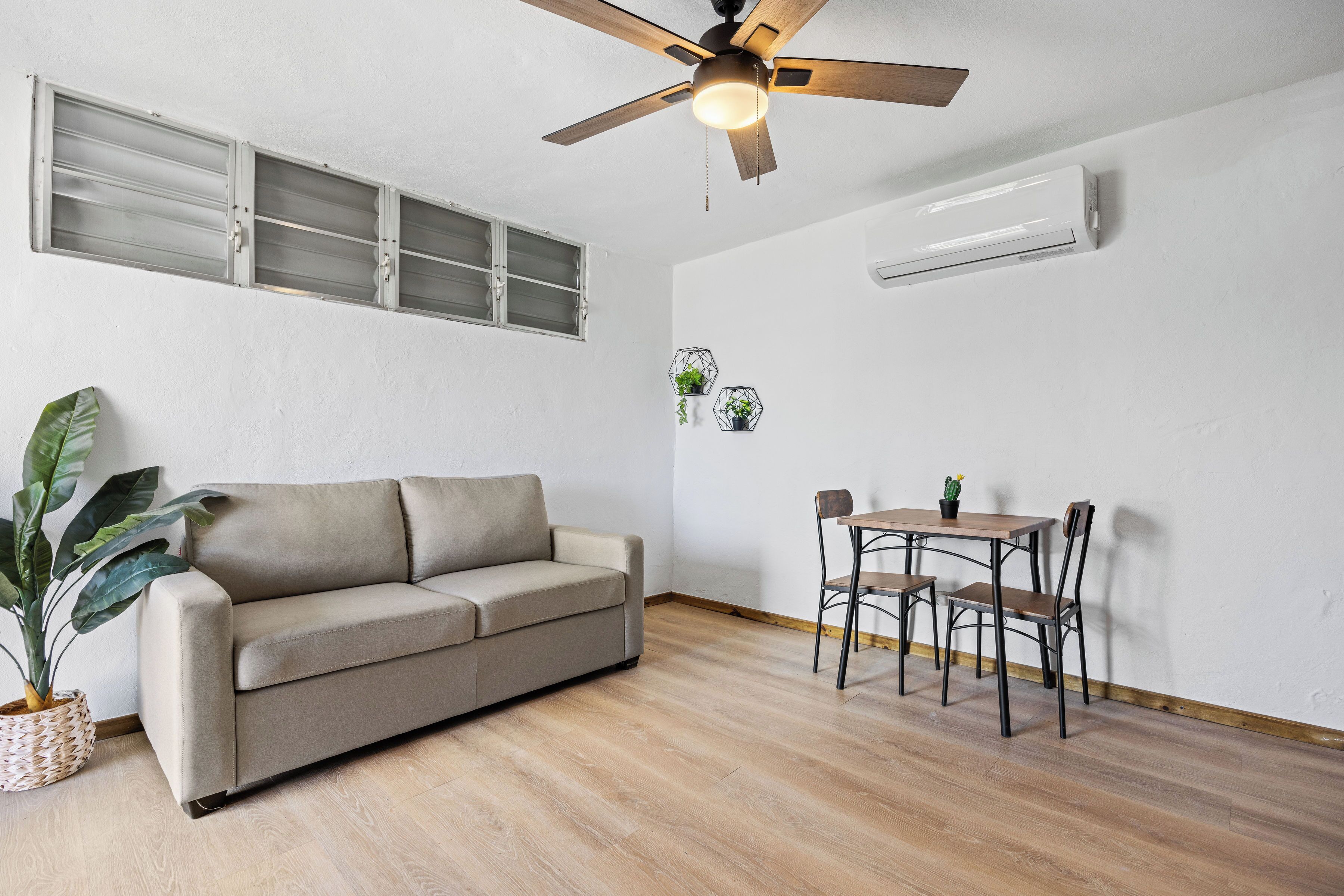 Apartamento | Área de estar | TV de tela plana 32 polegadas com canais a cabo