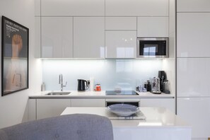 Fridge, microwave, oven, dishwasher - Arty Character Apartment | Steps from the Seafront - Pass the Keys (Hove)