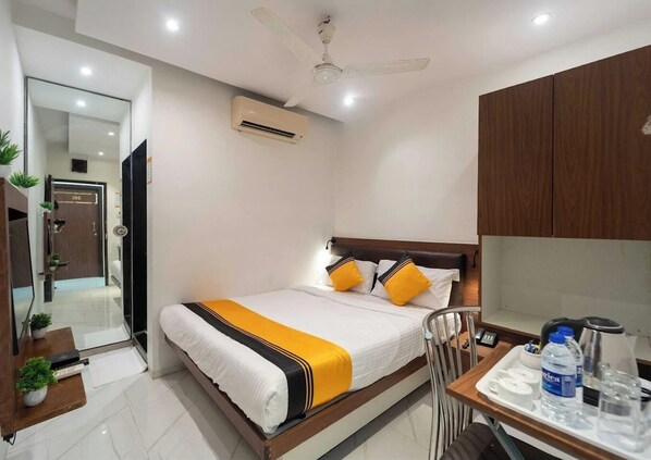 Deluxe Double Room - Glitz Rexton Inn - IIT Powai  (Mumbai)