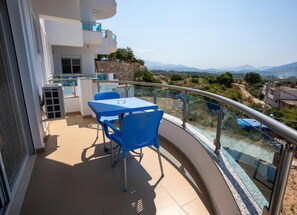 Habitación Deluxe doble, vistas al mar | Restaurante al aire libre