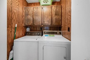 Interior - Big Bear Cozy Cottage (Big Bear Lake)