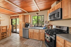 Basic House, Patio, Mountain View | Private kitchen - Big Bear Cozy Cottage (Big Bear Lake)
