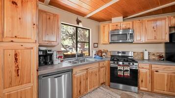 Basic-Haus, Terrasse, Bergblick | Eigene Küche