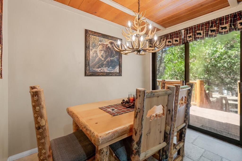 Casa básica, patio, vista a la montaña | Restaurantes