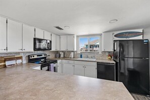 Private kitchen - Cozy Jamaica Beach Home (Jamaica Beach)