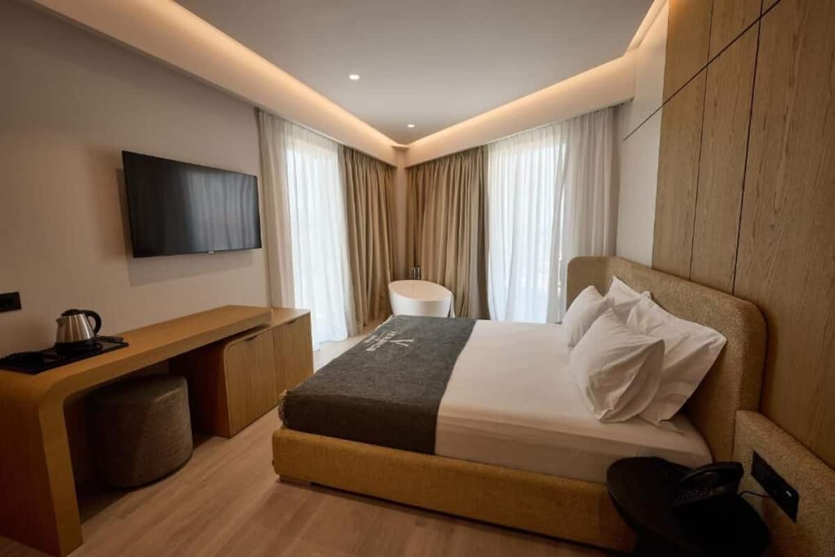 King Suite, Balcony, Sea View and Bathtub | Minibar, coffre-fort, bureau, rideaux d’obscurcissement