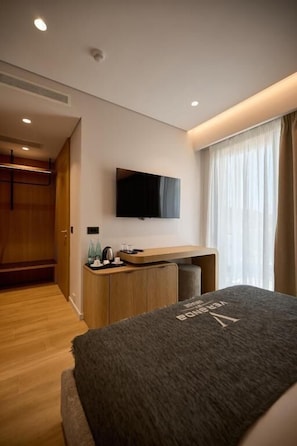 Deluxe Double Room, Balcony | Television - Veranda Hotel by Mirage (Ksamil)