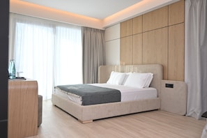 Minibar, in-room safe, desk, blackout drapes - Veranda Hotel by Mirage (Ksamil)