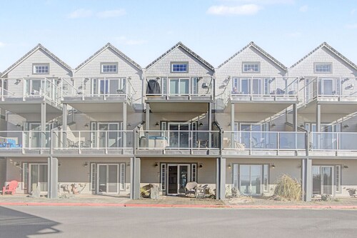 Oceanview Townhome Steps to the Sand | Hot Tub & 3-Story Coastal Retreat