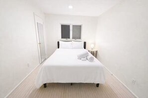 4 bedrooms, iron/ironing board, internet, bed sheets